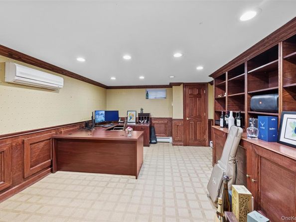 18 Knoll Lane, Glen Head NY 11545