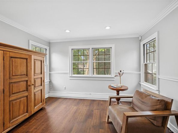 18 Knoll Lane, Glen Head NY 11545