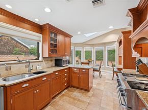 18 Knoll Lane, Glen Head NY 11545