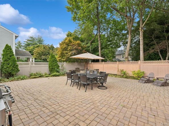 18 Knoll Lane, Glen Head NY 11545
