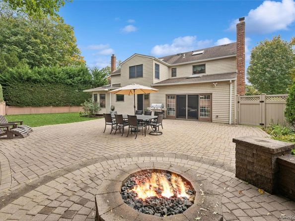 18 Knoll Lane, Glen Head NY 11545
