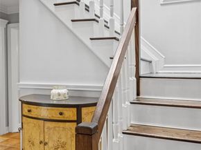 18 Knoll Lane, Glen Head NY 11545