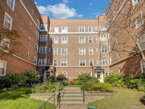 3 Midland Gardens 3H, Bronxville NY 10708