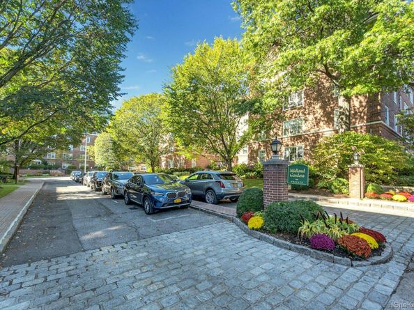 3 Midland Gardens 3H, Bronxville NY 10708