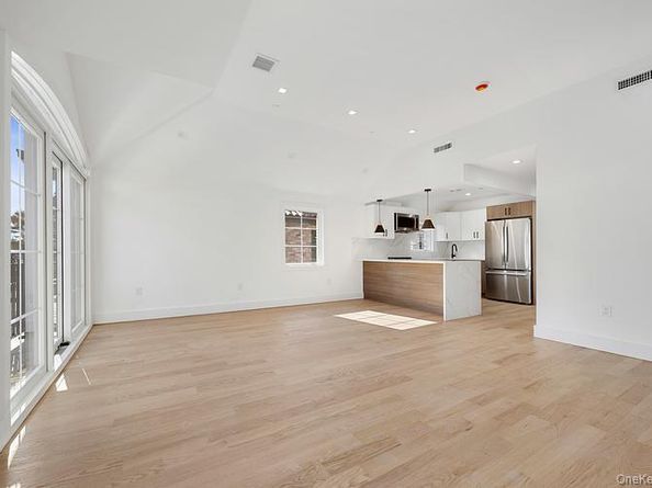 3832 215th Street, Bayside NY 11361