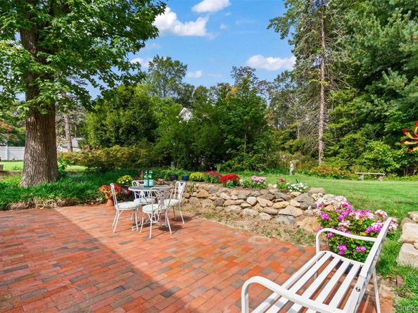 39 Lewis Court, Huntington Station NY 11746