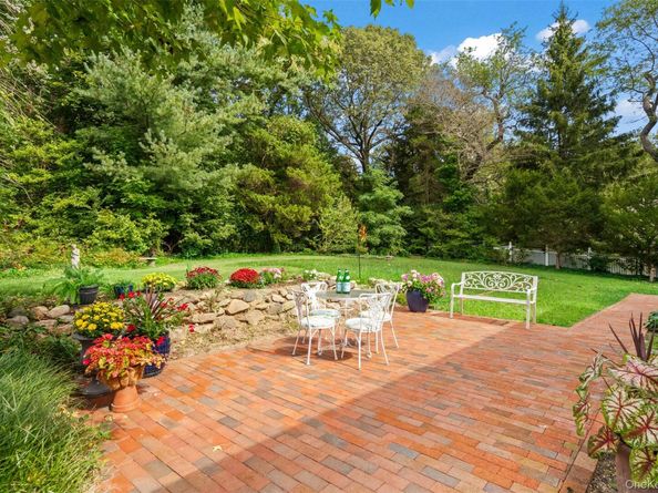 39 Lewis Court, Huntington Station NY 11746