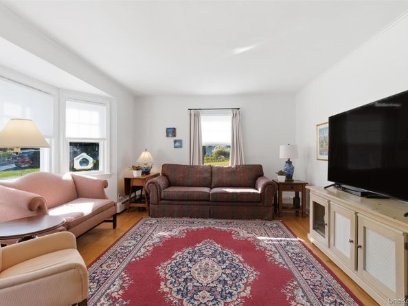 39 Lewis Court, Huntington Station NY 11746