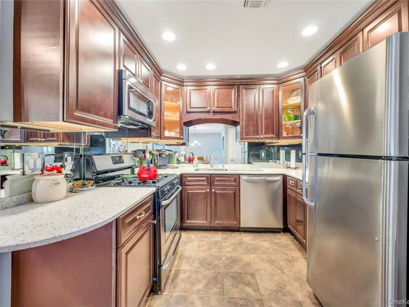 17 Hunter Drive, Central Islip NY 11722