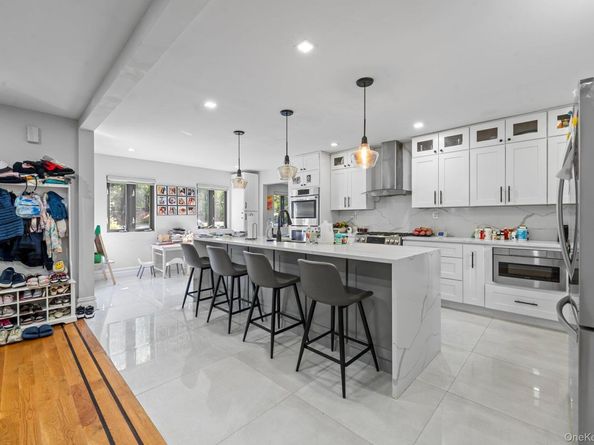 11 Brook Lane, Great Neck NY 11023