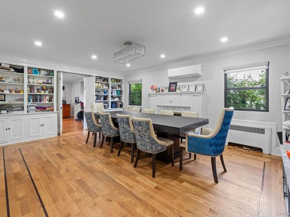 11 Brook Lane, Great Neck NY 11023