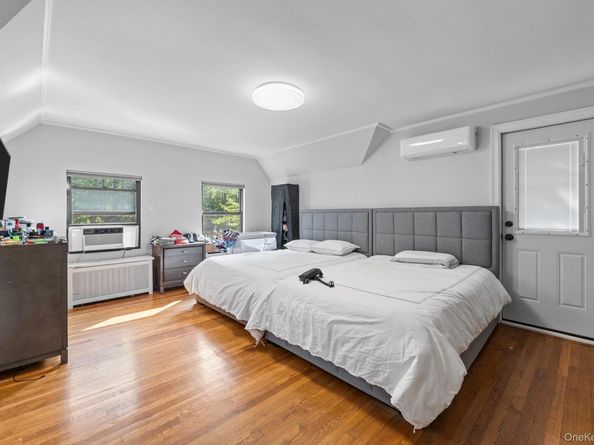 11 Brook Lane, Great Neck NY 11023