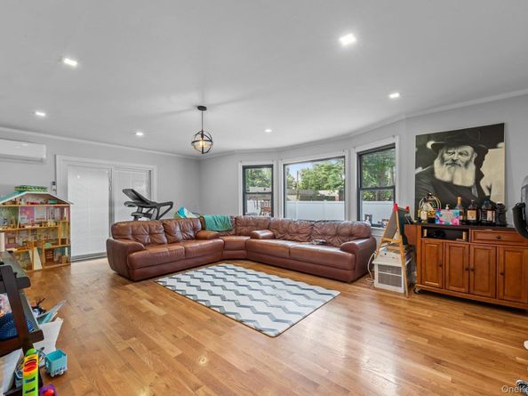 11 Brook Lane, Great Neck NY 11023