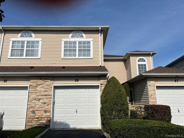 85 Windwatch Drive, Hauppauge NY 11788