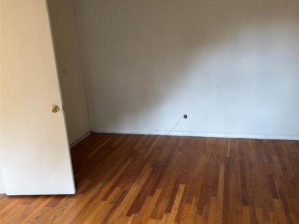 211-40 18th avenue 4j, Bayside NY 11360