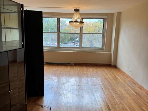 211-40 18th avenue 4j, Bayside NY 11360