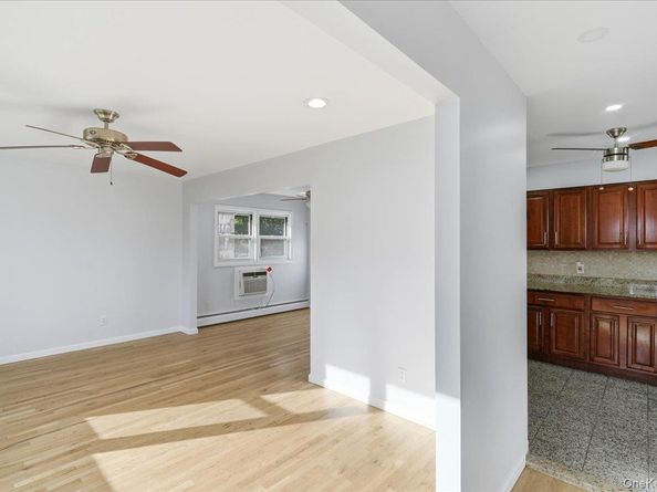 1040 Brookside Avenue, Uniondale NY 11553