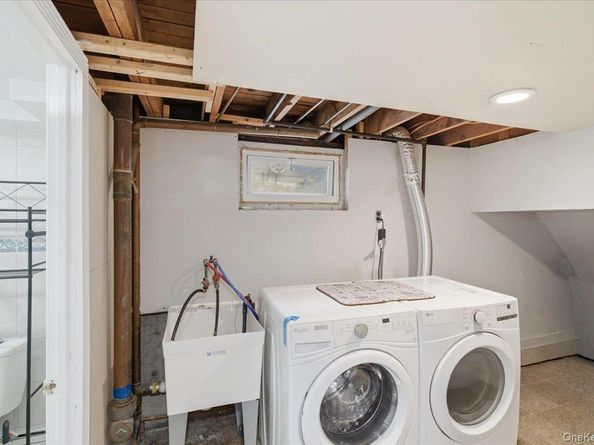 1040 Brookside Avenue, Uniondale NY 11553