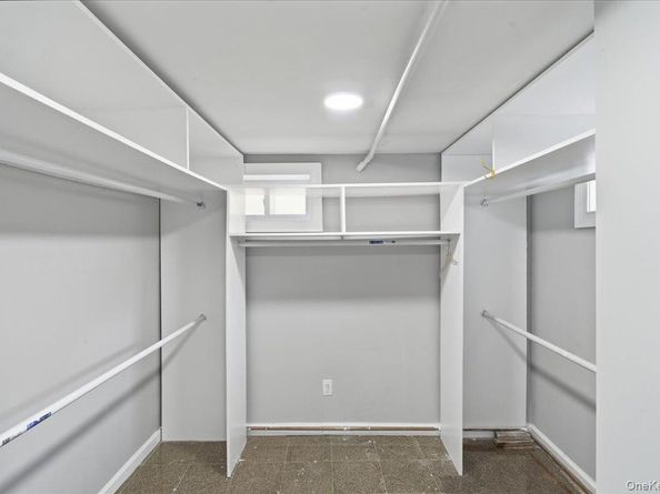 1040 Brookside Avenue, Uniondale NY 11553