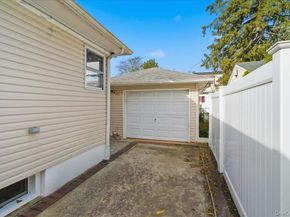 1040 Brookside Avenue, Uniondale NY 11553