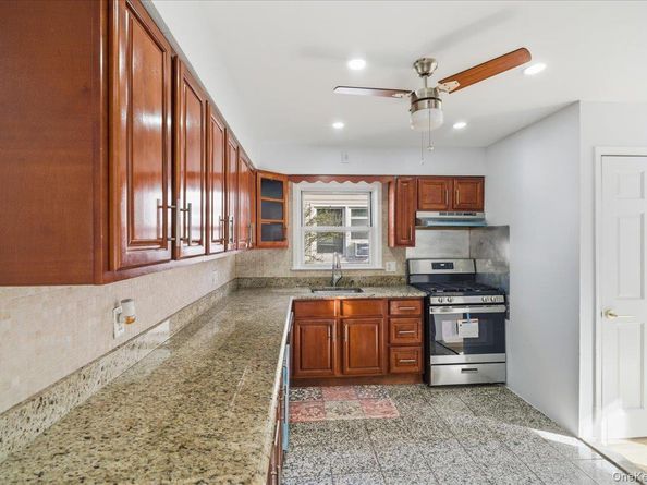 1040 Brookside Avenue, Uniondale NY 11553