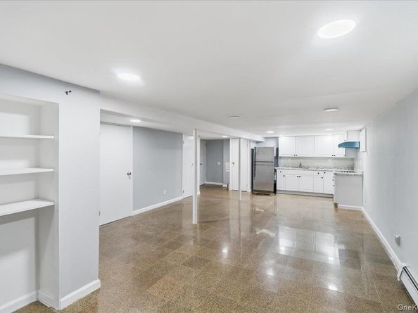 1040 Brookside Avenue, Uniondale NY 11553