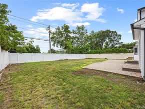 26 Roseanne Drive, Woodbury NY 11797