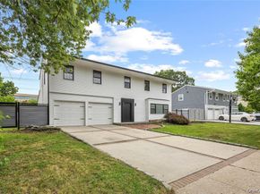 26 Roseanne Drive, Woodbury NY 11797