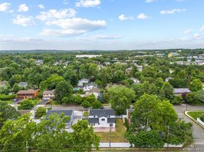 26 Roseanne Drive, Woodbury NY 11797