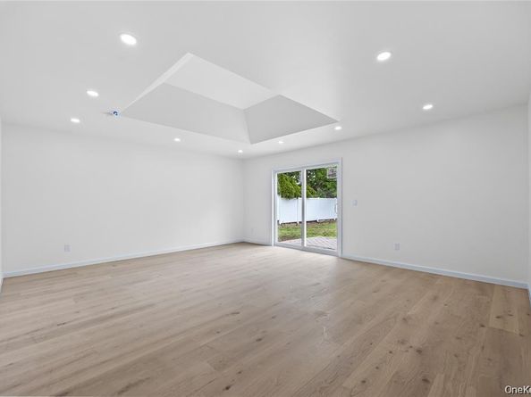 26 Roseanne Drive, Woodbury NY 11797