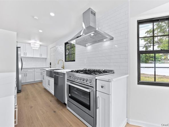 26 Roseanne Drive, Woodbury NY 11797