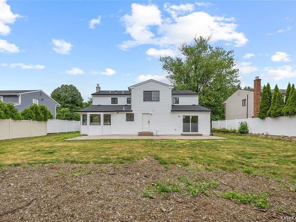 26 Roseanne Drive, Woodbury NY 11797