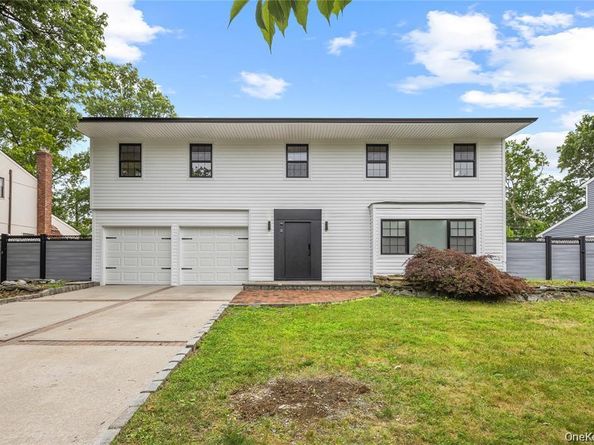 26 Roseanne Drive, Woodbury NY 11797