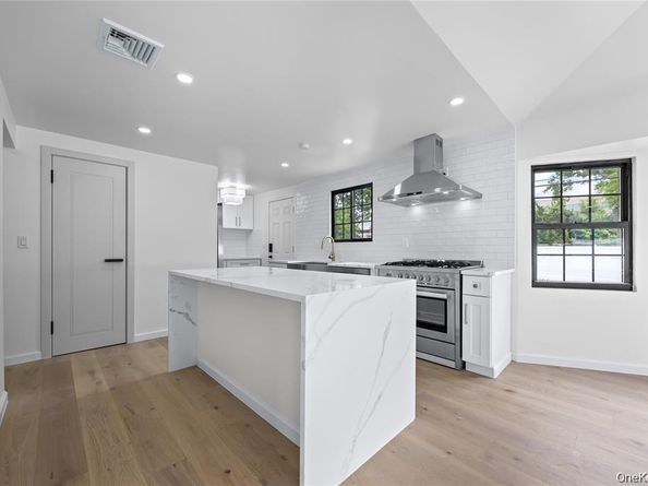 26 Roseanne Drive, Woodbury NY 11797