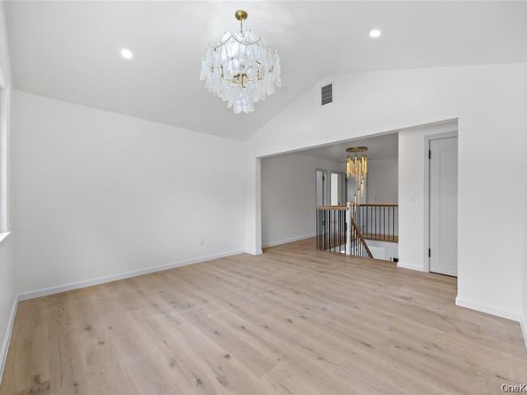 26 Roseanne Drive, Woodbury NY 11797