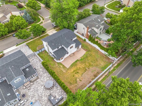 26 Roseanne Drive, Woodbury NY 11797