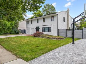 26 Roseanne Drive, Woodbury NY 11797