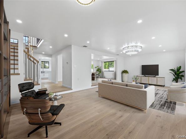 26 Roseanne Drive, Woodbury NY 11797