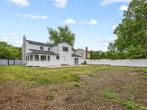 26 Roseanne Drive, Woodbury NY 11797
