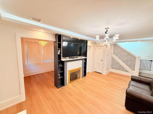 14 Parsons Drive, Hempstead NY 11550