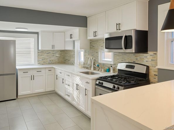 14 Parsons Drive, Hempstead NY 11550