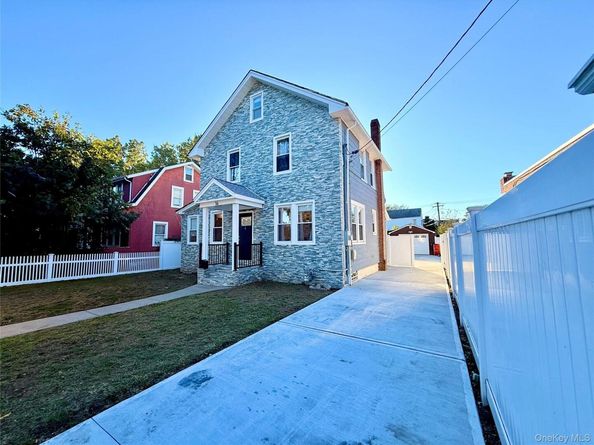 14 Parsons Drive, Hempstead NY 11550