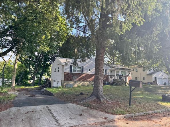 3 Somerset Court, East Setauket NY 11733