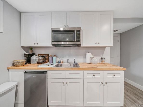 1407 Middle Road 258, Calverton NY 11933