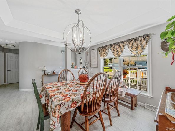 1407 Middle Road 258, Calverton NY 11933