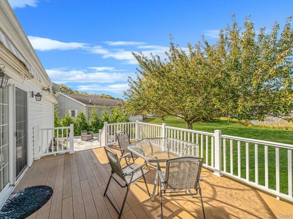 1407 Middle Road 258, Calverton NY 11933