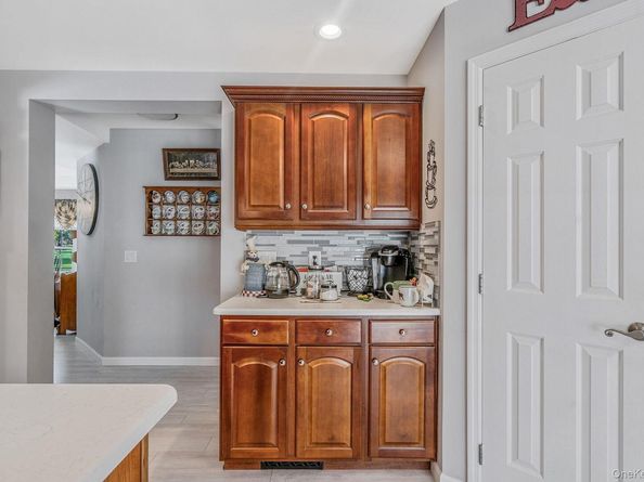 1407 Middle Road 258, Calverton NY 11933