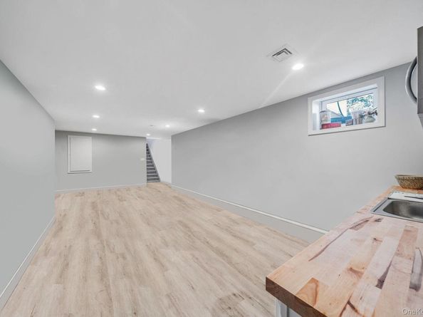 1407 Middle Road 258, Calverton NY 11933