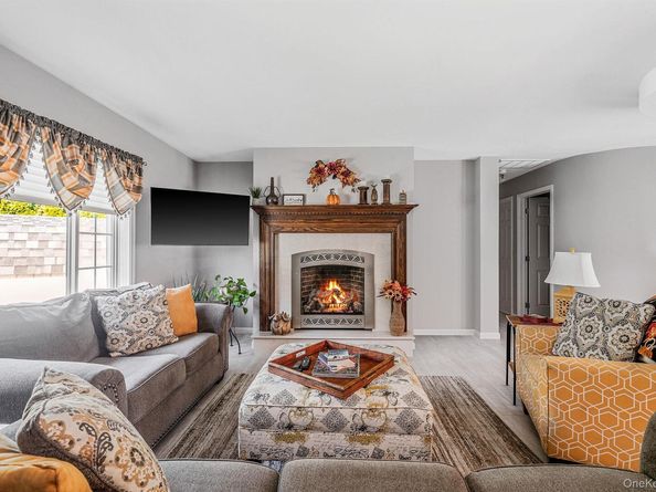 1407 Middle Road 258, Calverton NY 11933