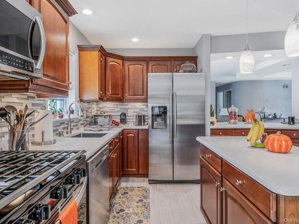 1407 Middle Road 258, Calverton NY 11933